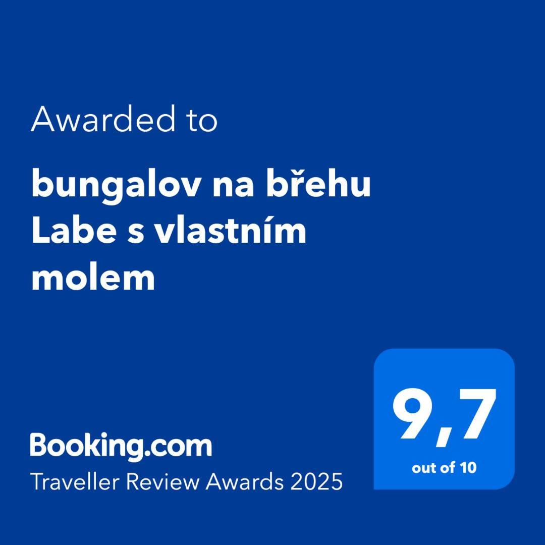 Bungalov Na Brehu Labe S Vlastnim Molem ปาร์ดูบิตเซ ภายนอก รูปภาพ